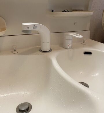 岐阜県各務原市の洗面水栓取替工事｜新品の水栓と止水栓を設置した施工後写真