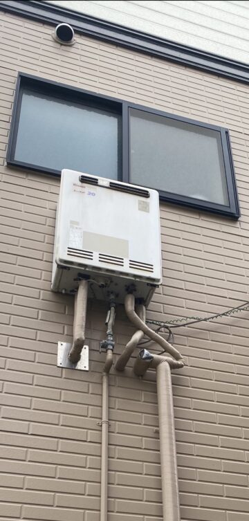 愛知県安城市の2階壁掛け給湯器取替工事の施工前写真
