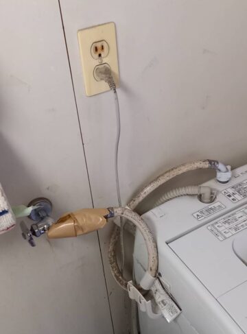 alt="三重県四日市市の洗濯水栓｜洗濯機まわりの水漏れ不具合（施工前）"
