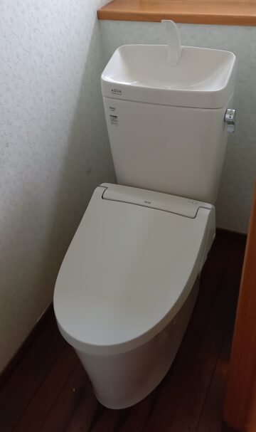 alt="愛知県常滑市のトイレ交換工事｜便器・タンク・シャワートイレ交換と床フランジ加工の施工後