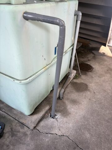 愛知県あま市の屋外タンク付近で、給水管新設とバルブ交換を行い水漏れを解消した施工後の様子