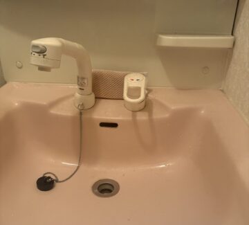 愛知県北名古屋市|洗面下給水管の水漏れで水栓交換を行った施工写真